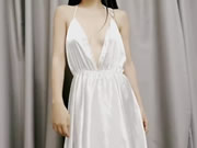 عرض تعرّي لفتاة جميلة